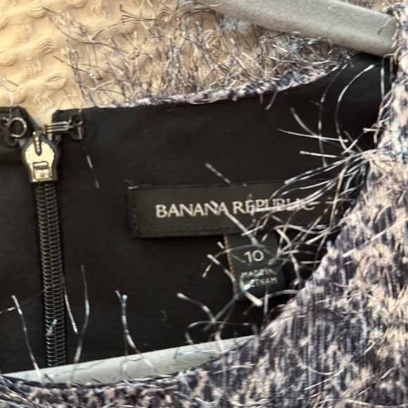 Banana republic size 10 black grey snake skin eyelash texture sheath dress - Picture 3 of 5